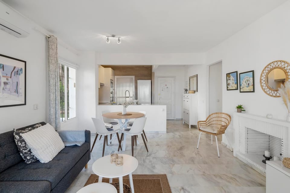 Kitchen or kitchenette, Living room, Dining area
