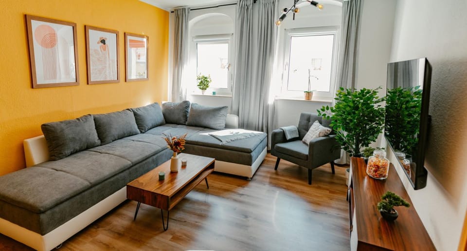 TV and multimedia, Living room, Seating area, Evening entertainment