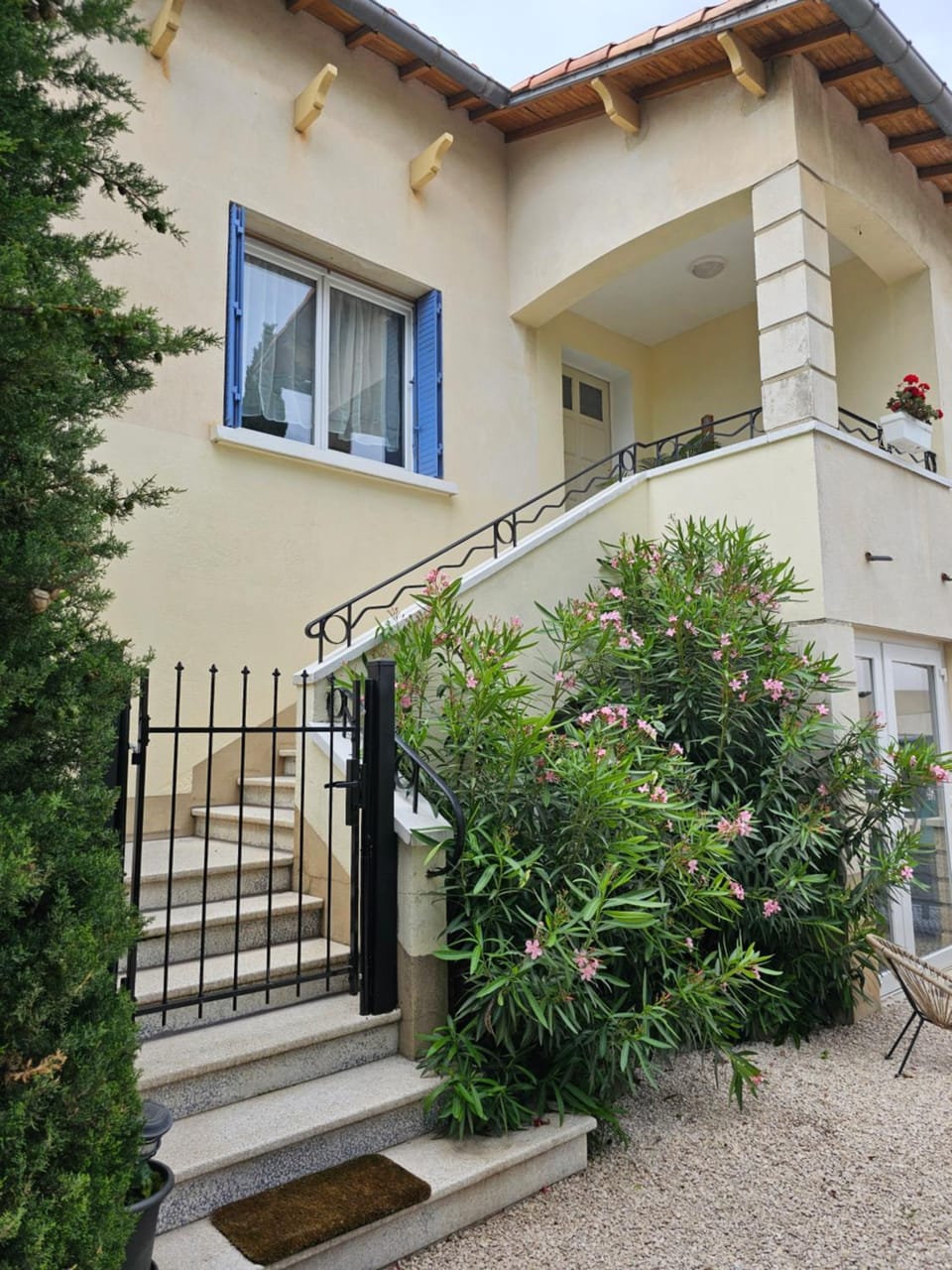 Facade/entrance