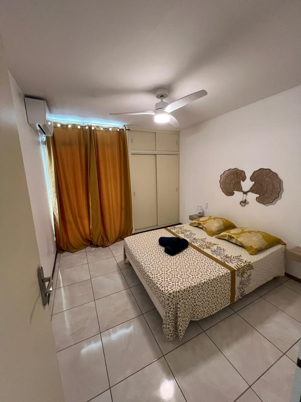 Bed, Photo of the whole room, Bedroom, air conditioner