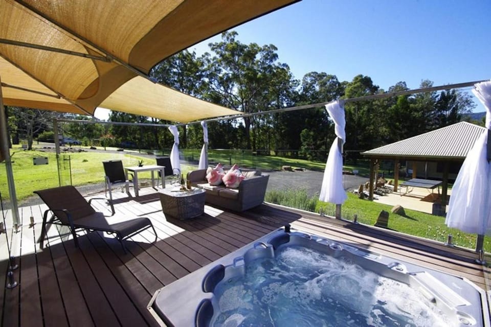 Tuckers Retreat Luxury tent in Canungra