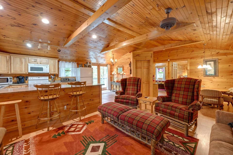 3 Mi to Lake Santeetlah! Rustic Apt w/ Decks House in Cheoah