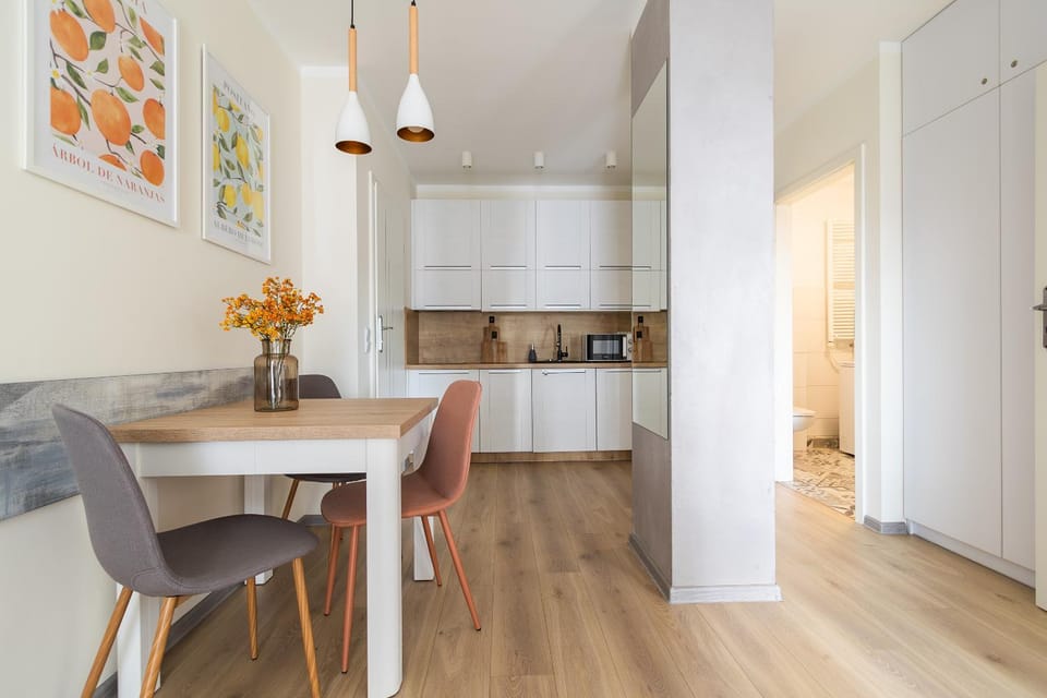 Kitchen or kitchenette, Seating area