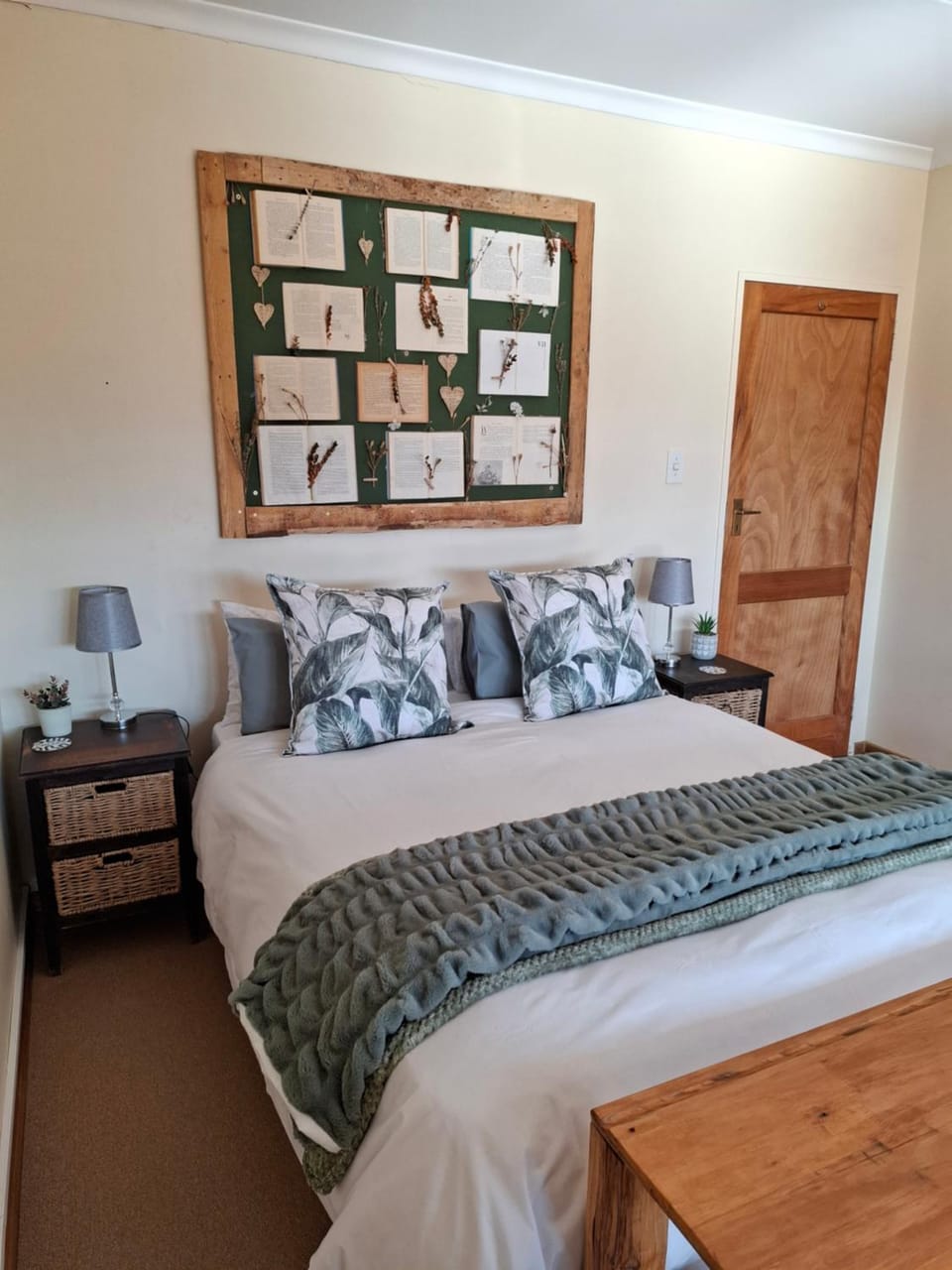 Bed, Photo of the whole room