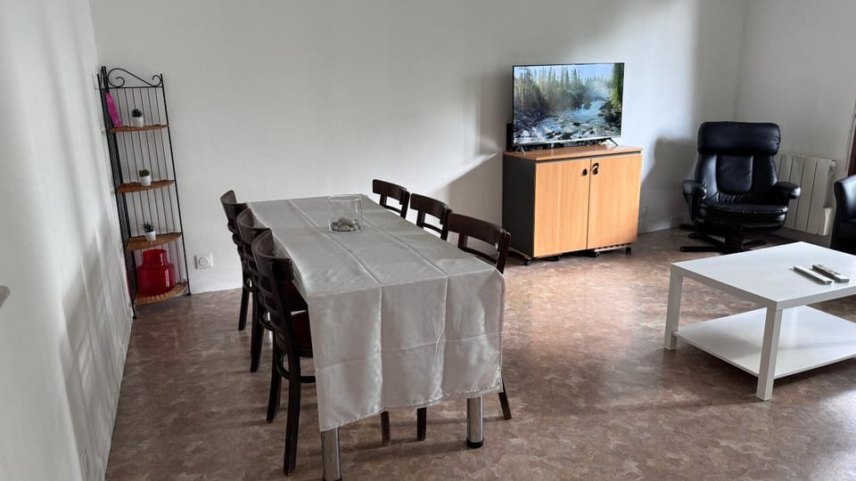 Communal lounge/ TV room, TV and multimedia