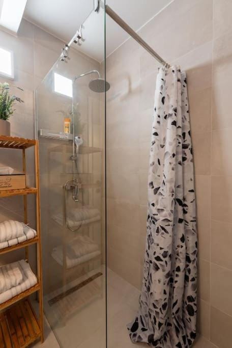 Shower, Bathroom, towels