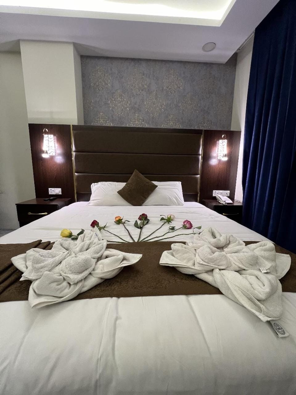 Bed, Photo of the whole room, Bedroom, towels