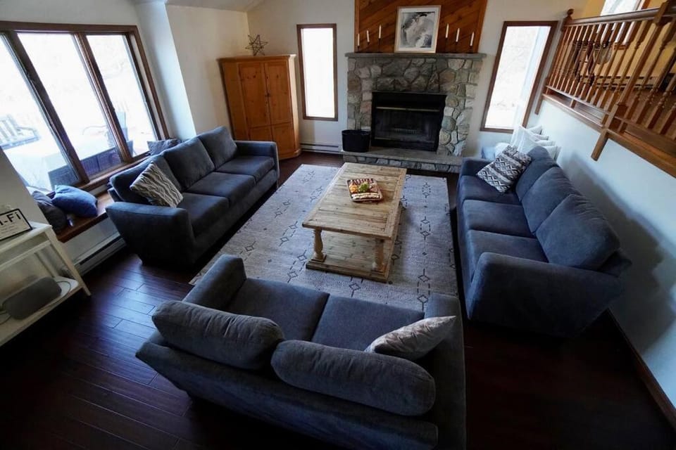 Big Blue Lake House complete with Game Room House in Tunkhannock Township