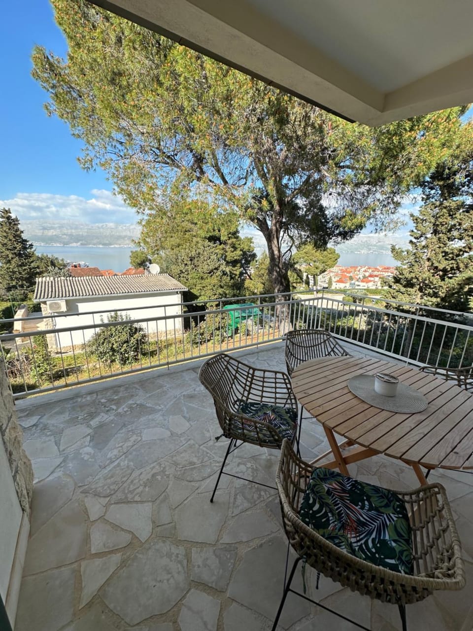 "Silente" Cozy Two-bedroom Apartment with sea view Apartment in Split-Dalmatia County