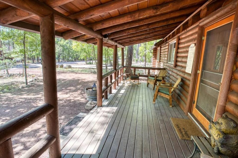 Charming Log Cabin in Tall Pines with Fire Pit Near Trails & Lake Cabin in Pinetop-Lakeside