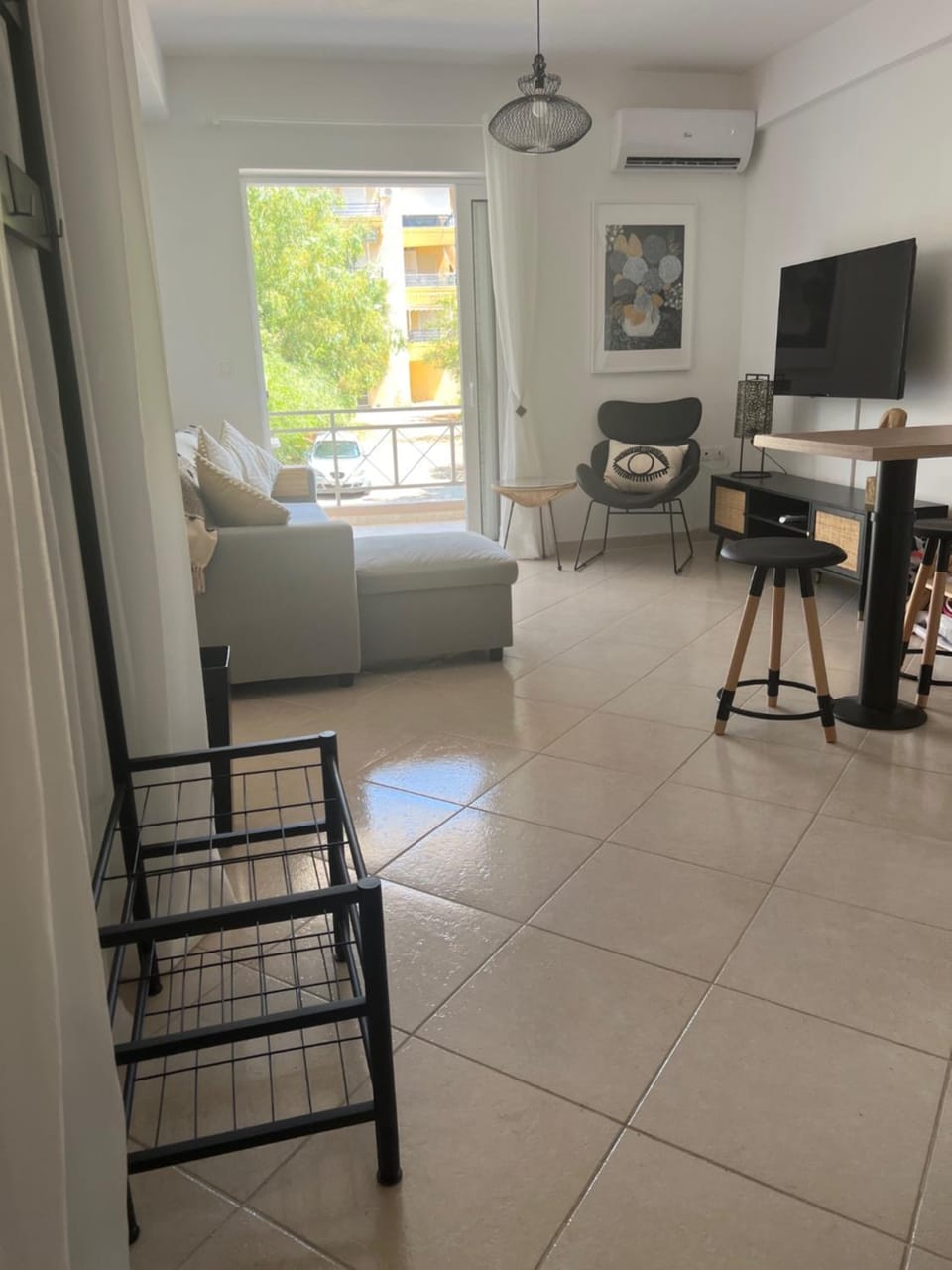 TV and multimedia, Living room, Seating area, Dining area