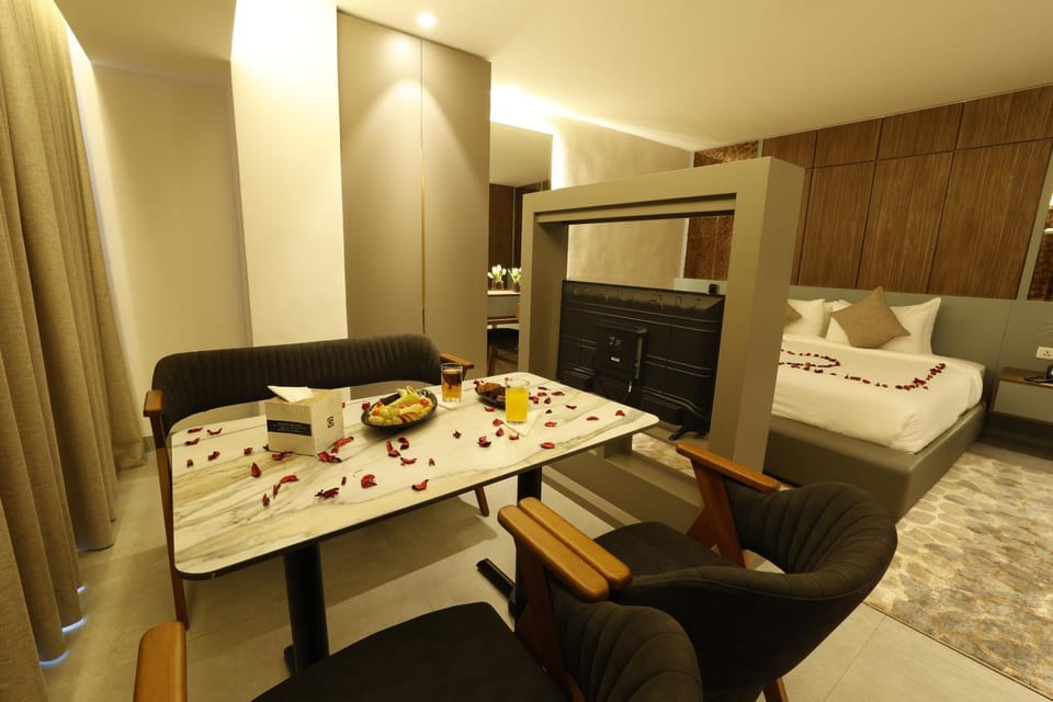 Food and drinks, Dining area, Food
