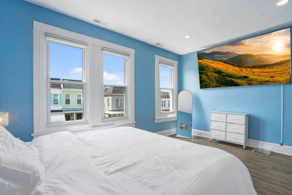 4 bdrm home in Columbia Heights NW DC sleeps 10 House in District of Columbia