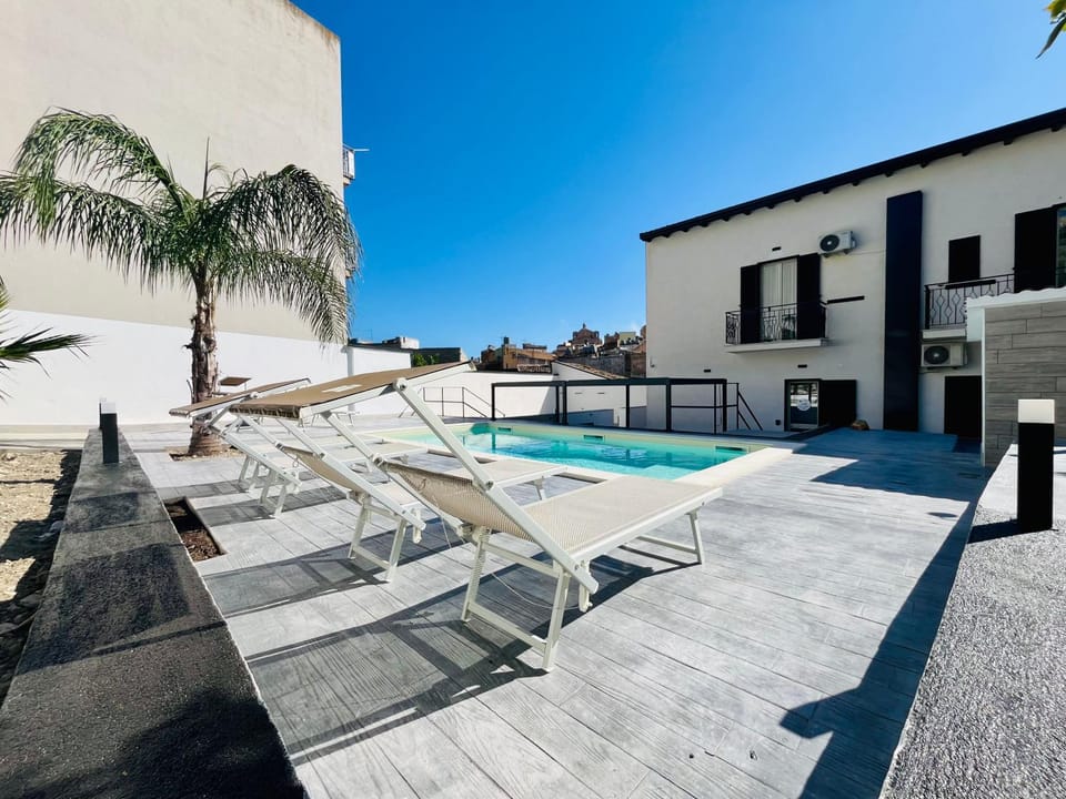 Property building, Balcony/Terrace, Pool view, Swimming pool