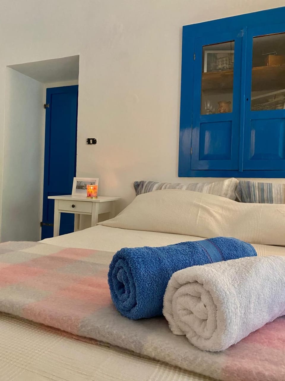 Bedroom, towels