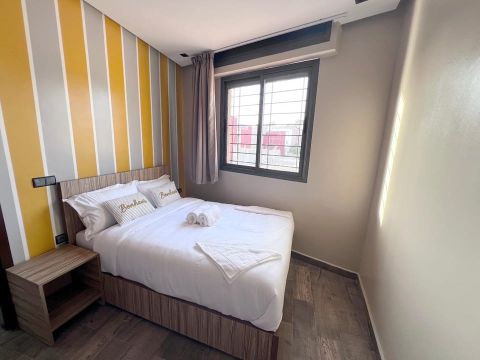 Bed, Bedroom, towels