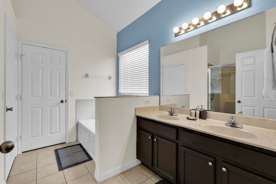 Gorgeous Family Home w Pool, pool Spa, BBQ, Game Room House in Osceola County