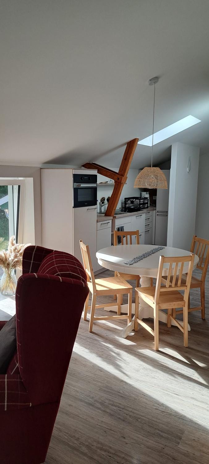 Kitchen or kitchenette, Seating area, Dining area