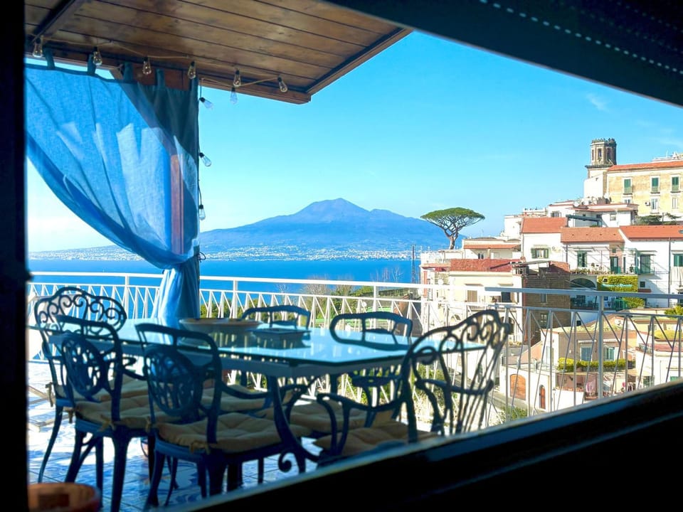 Natural landscape, View (from property/room), Balcony/Terrace, Dining area, Mountain view, Sea view