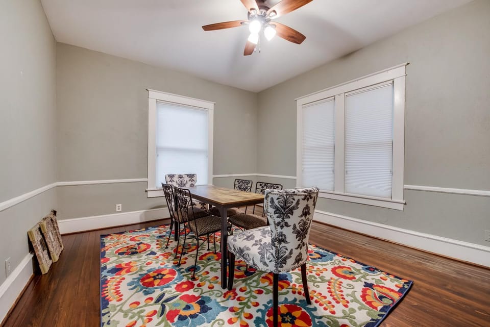 Spacious Historical 2 Bed House House in Dallas