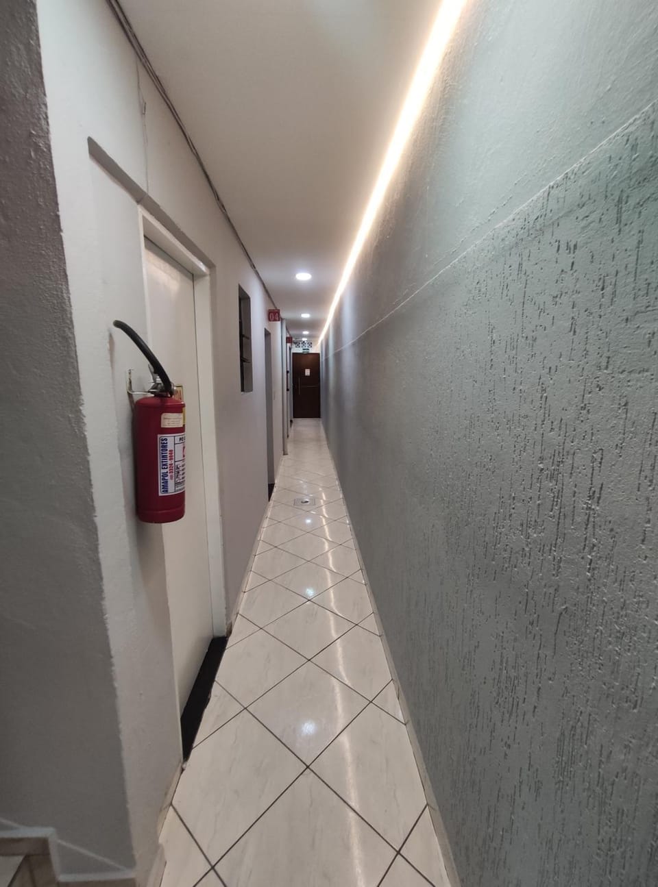 Hotel Anoitecer - 100 metros metrô Carandiru, 700 metros Rodoviária do Tietê, 900 metros Aeroporto Campo de Marte, 1,4 km Expor center norte, 1,8 km Distrito do anhembi! Oferecemos como cortesia café da manhã e estacionamento! Capsule hotel in Sao Paulo City