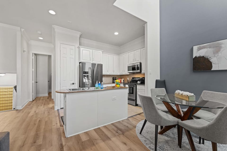 Upscale 3 Bedroom Townhome in M-Streets! House in Dallas