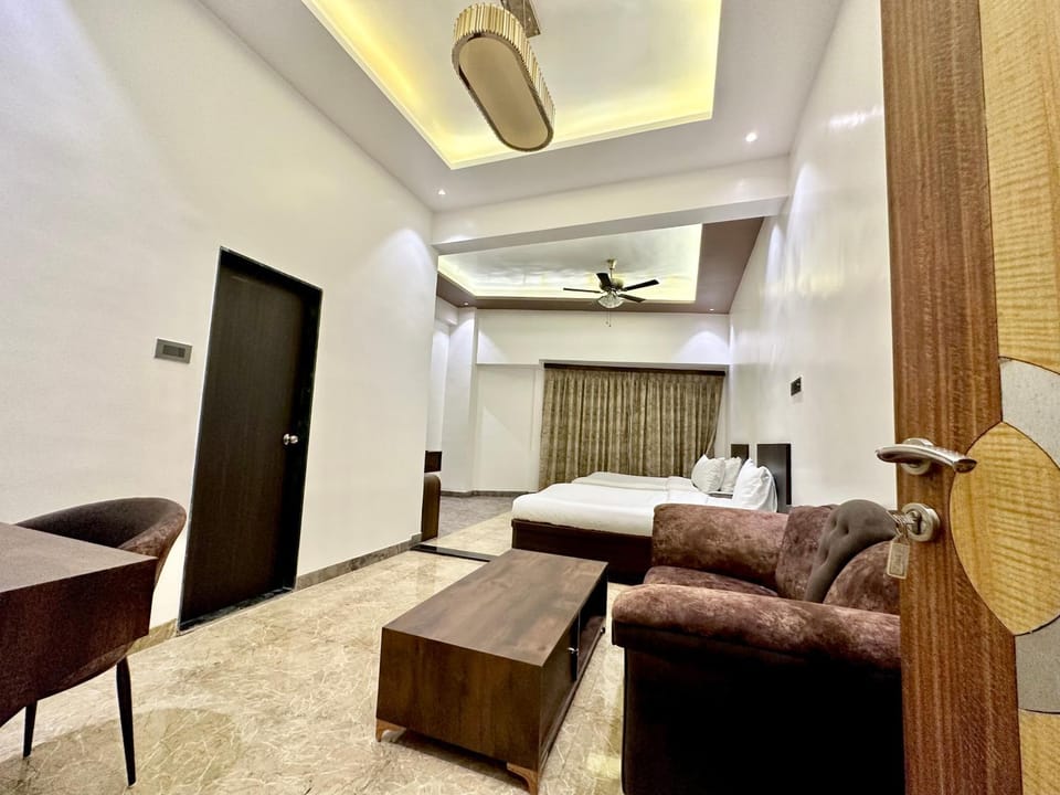 TAKHT- Executive Suites and Rooms Hotel in Maharashtra