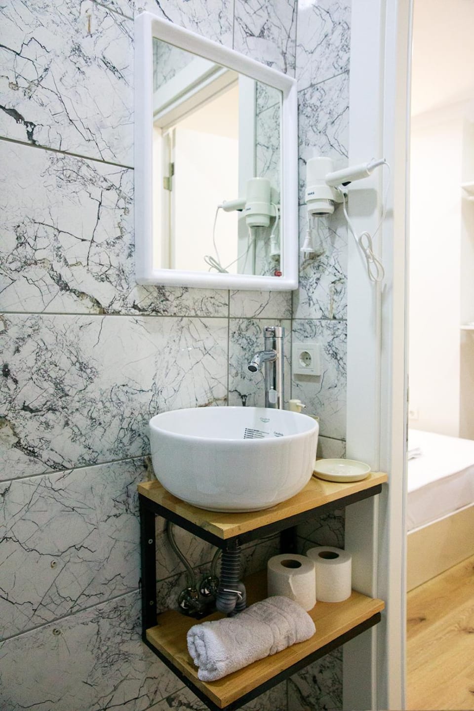 Bathroom, towels