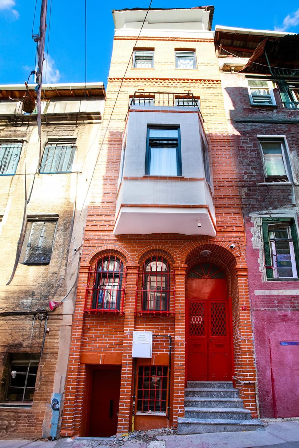 Property building, Facade/entrance, Day