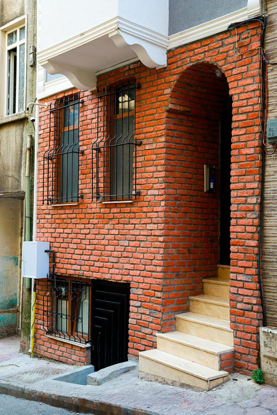 Property building, Facade/entrance, Day