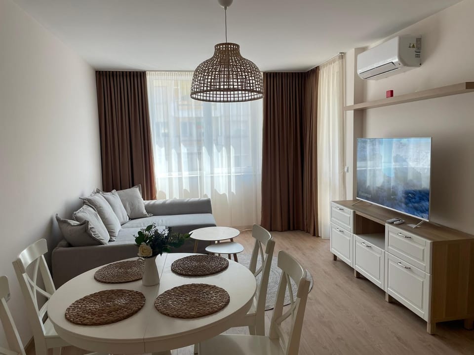 Communal lounge/ TV room, Dining area