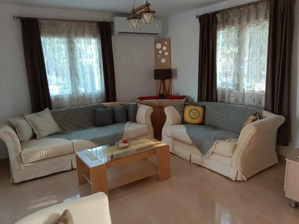 Yellow House Apartment in Decentralized Administration of Macedonia and Thrace