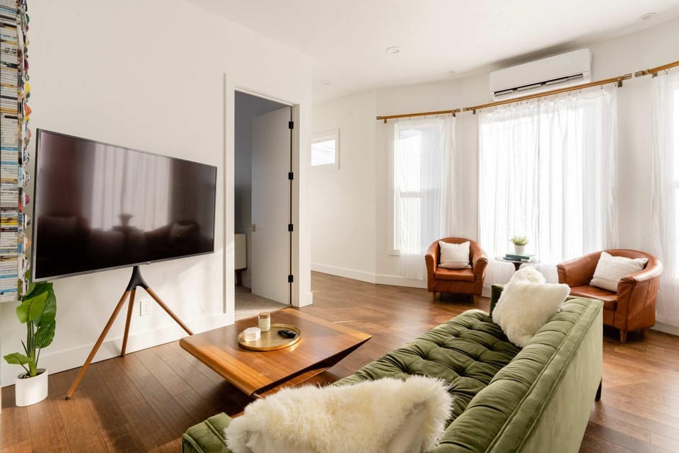 Stay Portland - Heart of Portland MidCentury Dream 95 WalkScore 3BR House in Portland