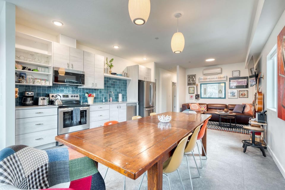 Stay Portland - Crossroads Vintage Funk Penthouse - 94 WalkScore House in Portland