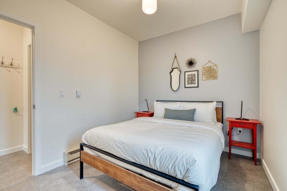 Stay Portland - Private Rooftop Flat- 14 Guests - 94 WalkScore House in Portland