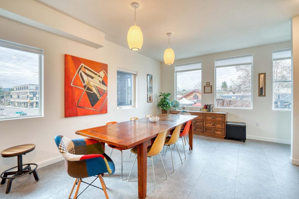 Stay Portland - Private Rooftop Flat- 14 Guests - 94 WalkScore House in Portland