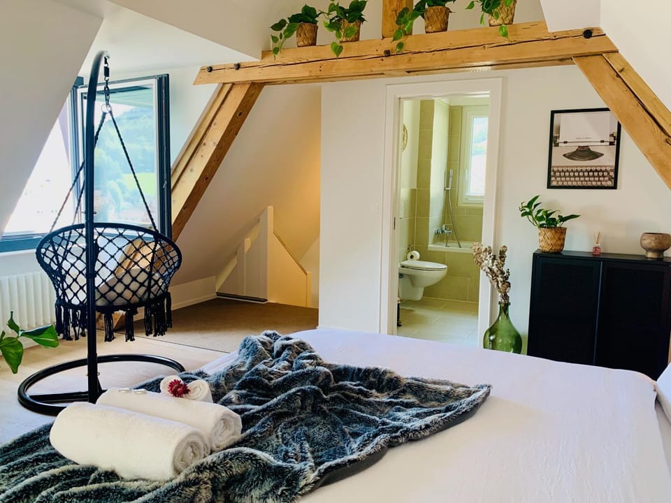 Bed, Bathroom, Photo of the whole room, Bedroom, towels
