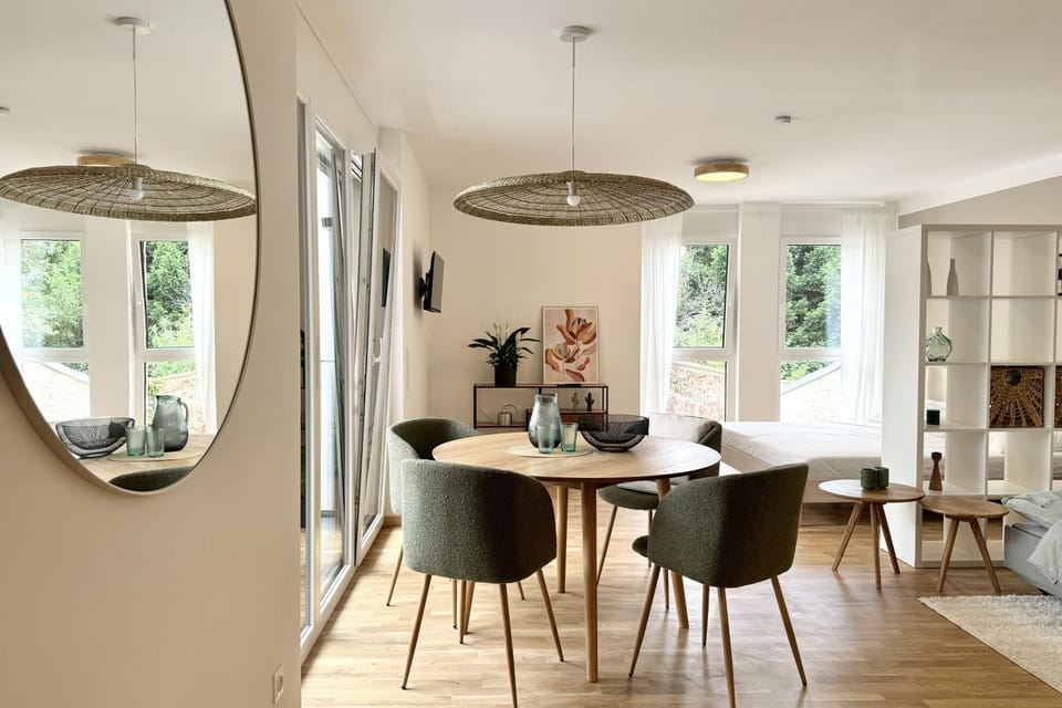 Seating area, Dining area