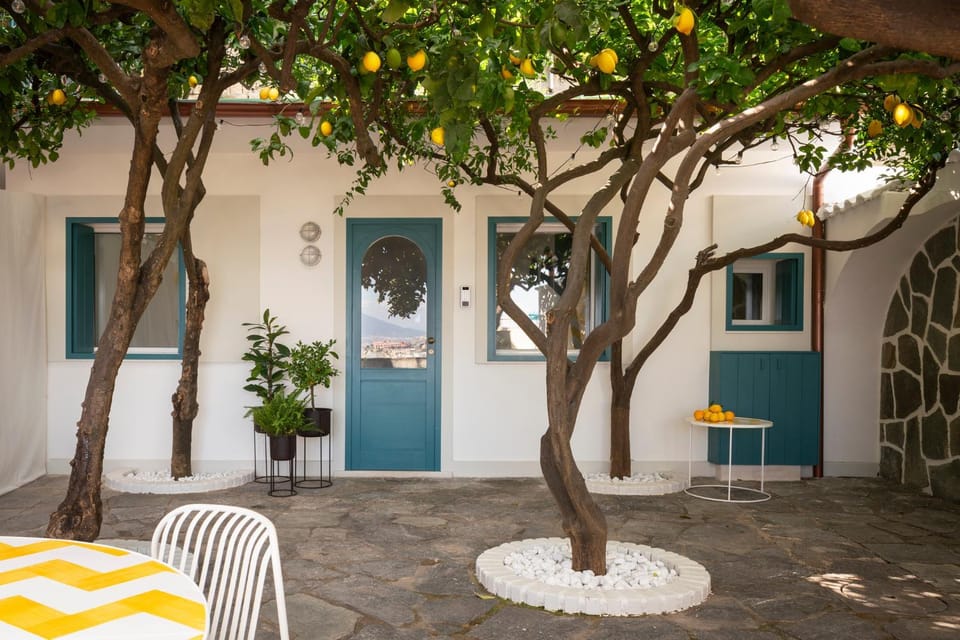 Property building, Garden, Dining area, Garden view