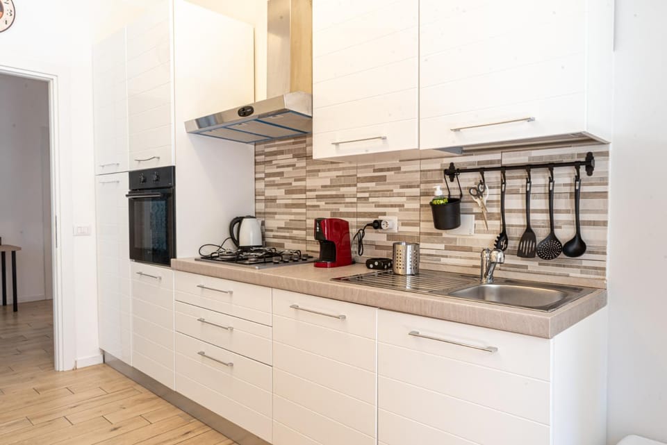 Kitchen or kitchenette, dishwasher