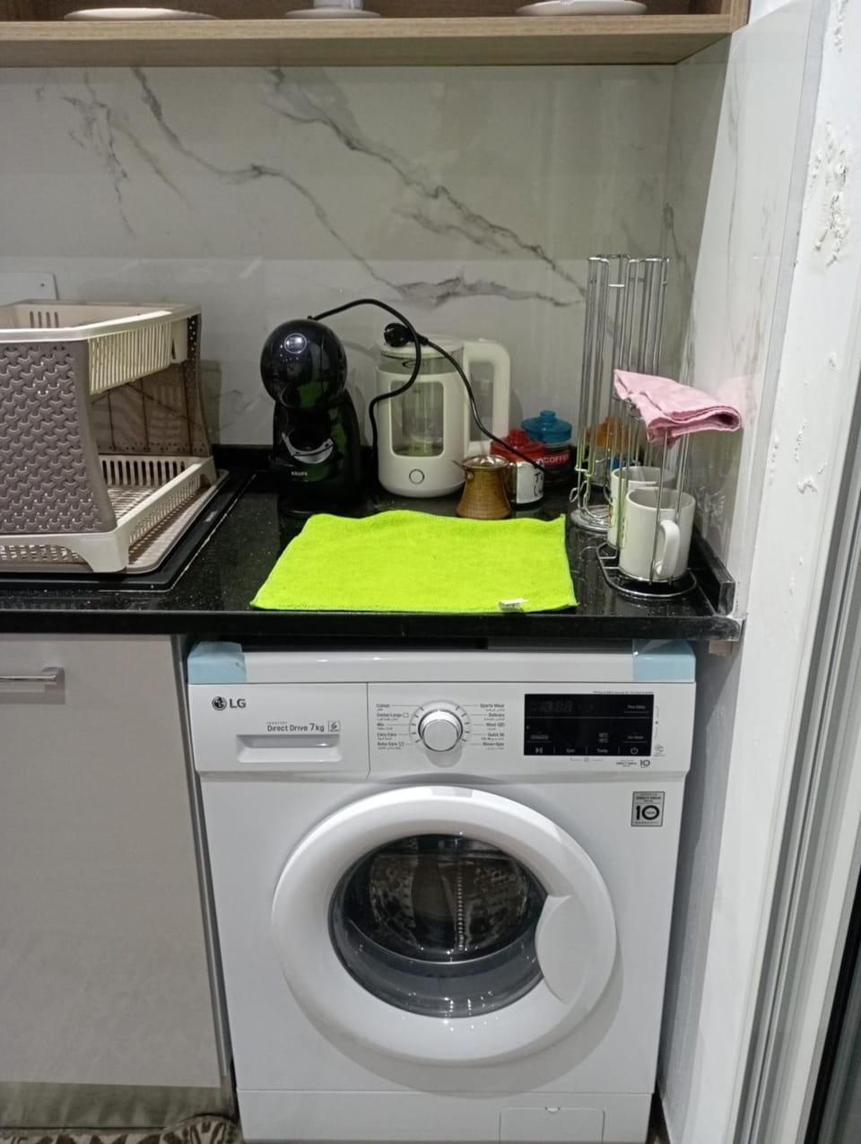 Coffee/tea facilities, Kitchen or kitchenette, minibar, stove, washing machine, dryer
