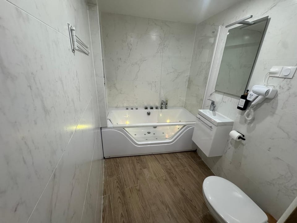 Hôtel du Parc Canal - Stade de France Hotel in Aubervilliers