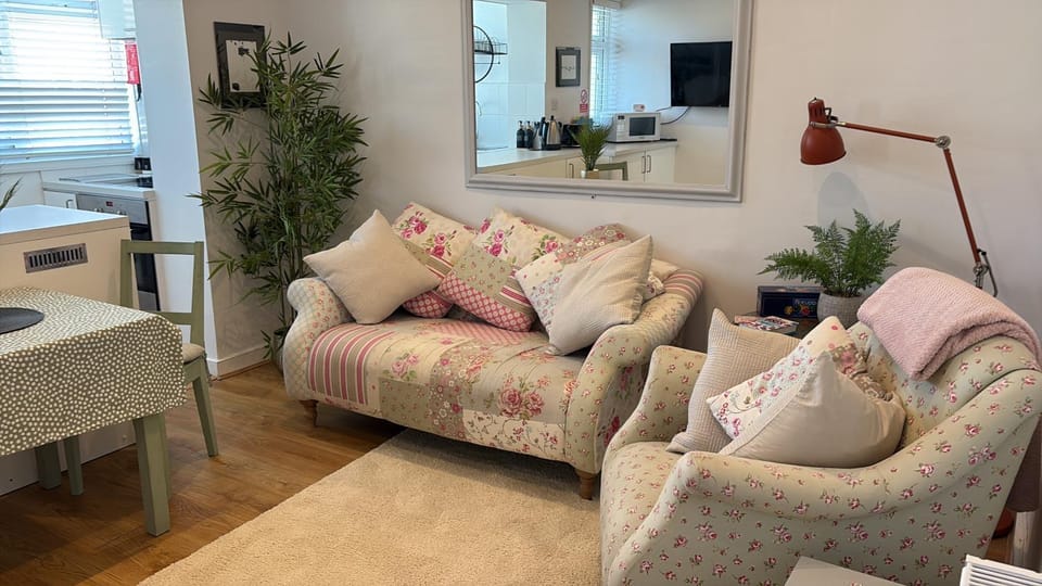 Flat in the heart of Leigh on Sea less than 2 miles from the beach Apartment in Southend-on-Sea