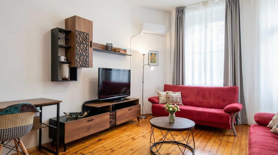 Communal lounge/ TV room, TV and multimedia, Living room, Seating area, Evening entertainment