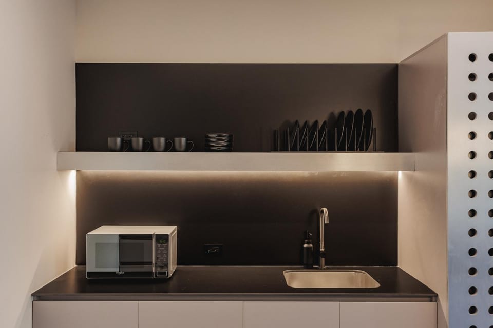 Coffee/tea facilities, Kitchen or kitchenette, microwave, minibar, toaster