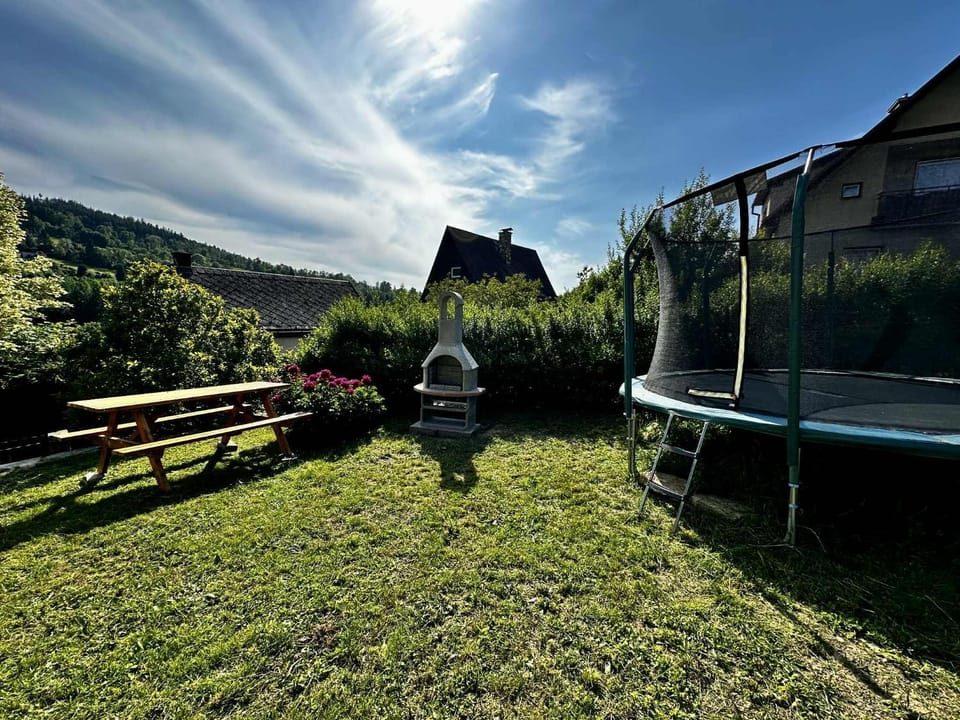 Natural landscape, BBQ facilities, Garden, Evening entertainment, Mountain view