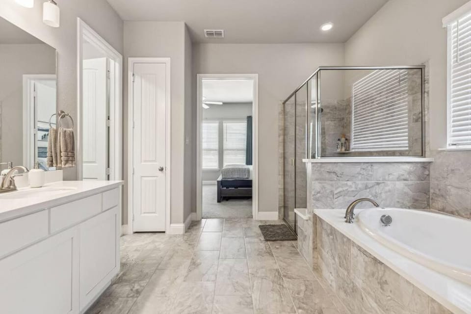 Shower, Bathroom, Bath, hair dryier, towels