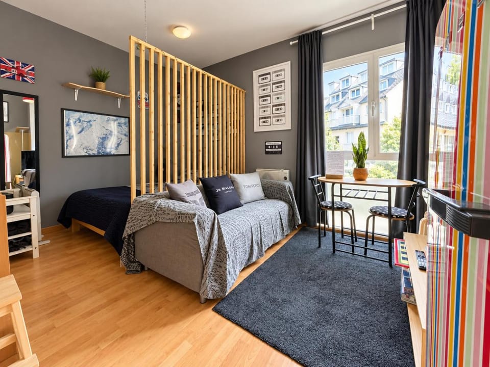 Communal lounge/ TV room, Bed, Skiing, heating, internet