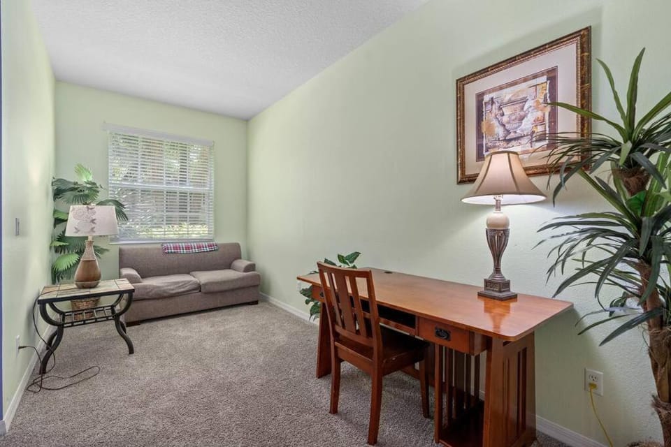 3BR Home 1,5 mi to Disney Lagoon Pool, Spa & Gym House in Four Corners