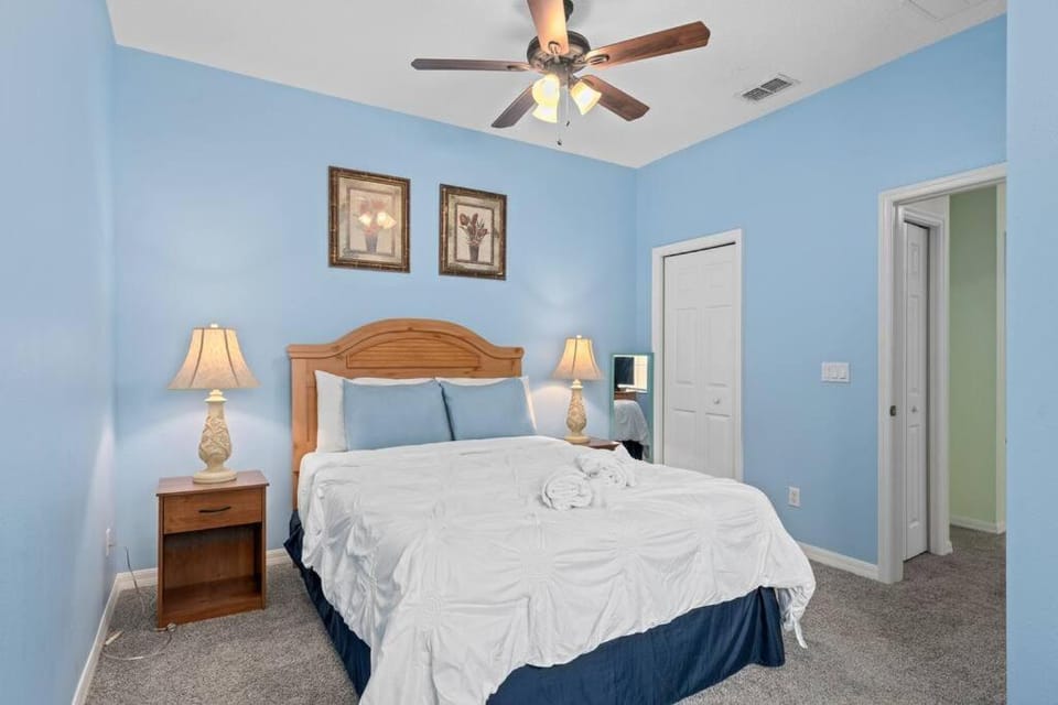3BR Home 1,5 mi to Disney Lagoon Pool, Spa & Gym House in Four Corners
